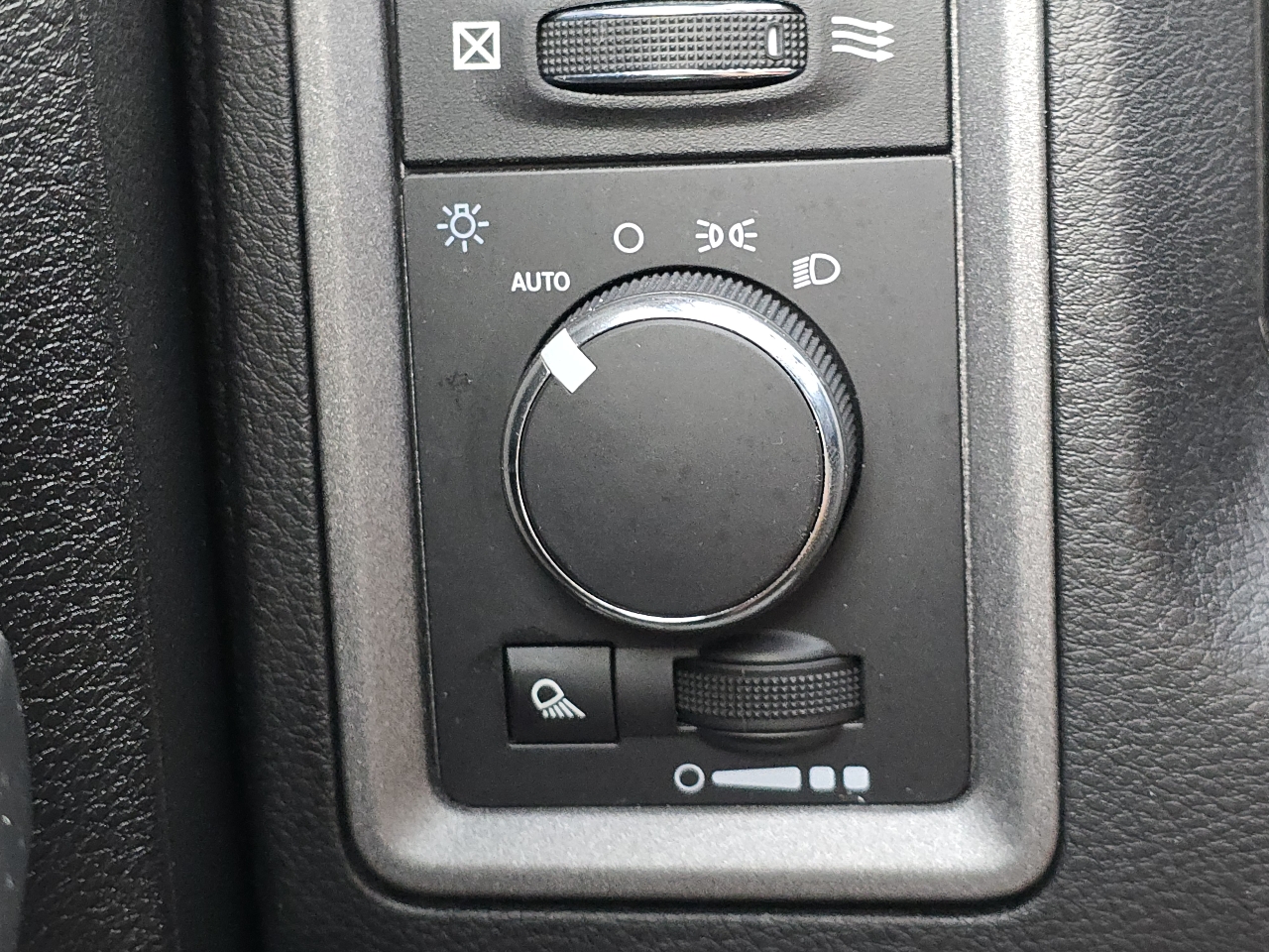 RAM 1500 Classic Tradesman 4x4 Crew Cab 5'7" Box 2021