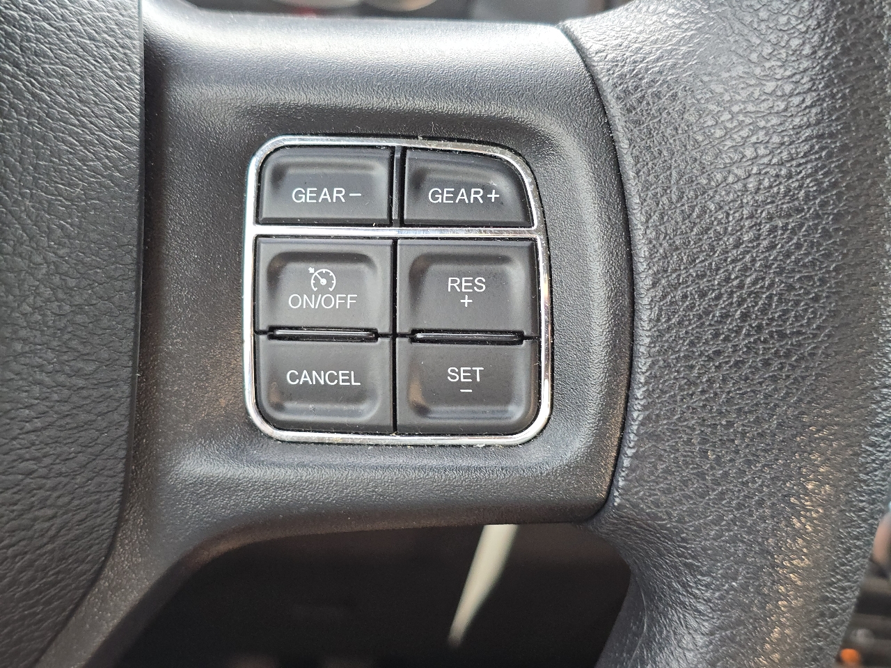 RAM 1500 Classic Tradesman 4x4 Crew Cab 5'7" Box 2021