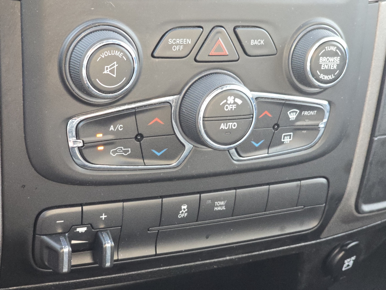 RAM 1500 Classic Tradesman 4x4 Crew Cab 5'7" Box 2021