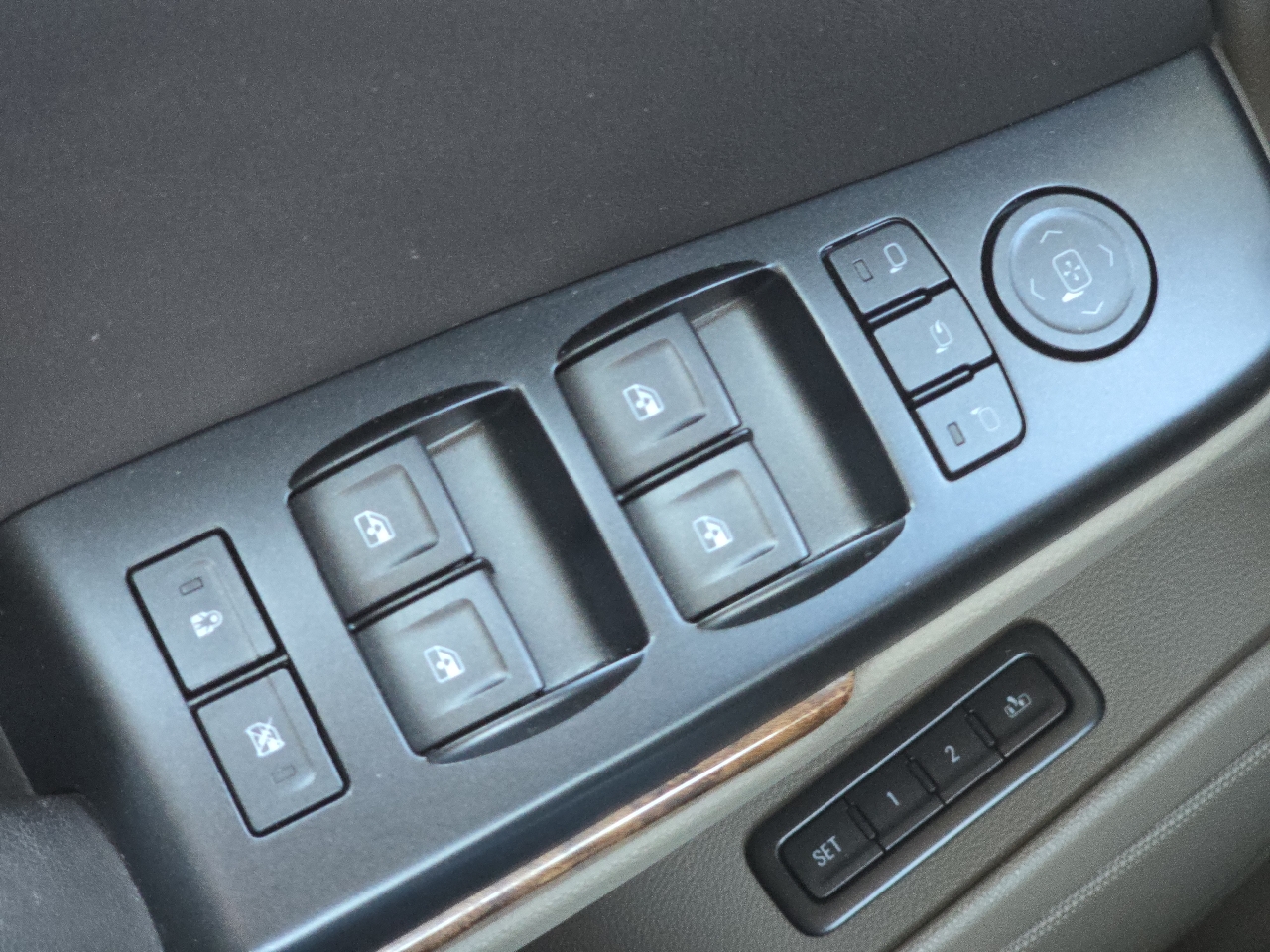 Chevrolet Tahoe 4WD 4dr LTZ 2015