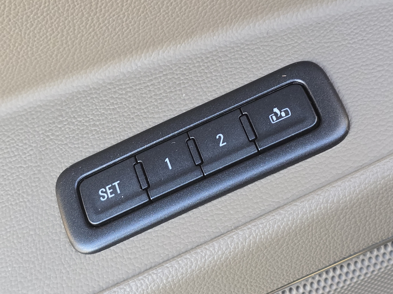 Chevrolet Tahoe 4WD 4dr LTZ 2015