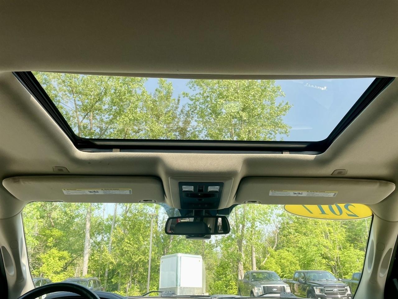 RAM 1500 Laramie Crew Cab SWB 4WD 2017