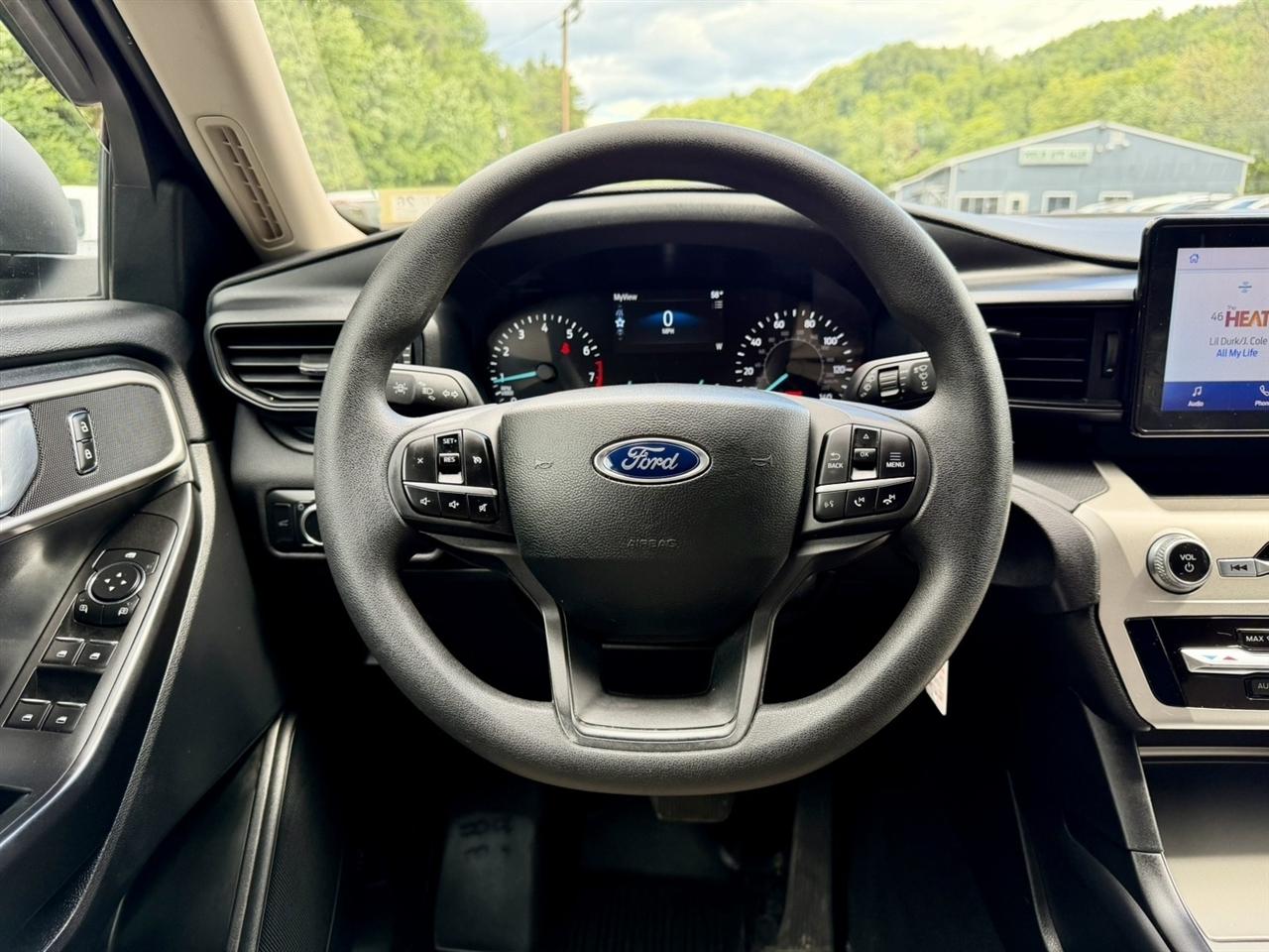 Ford Explorer Base 4WD 2022