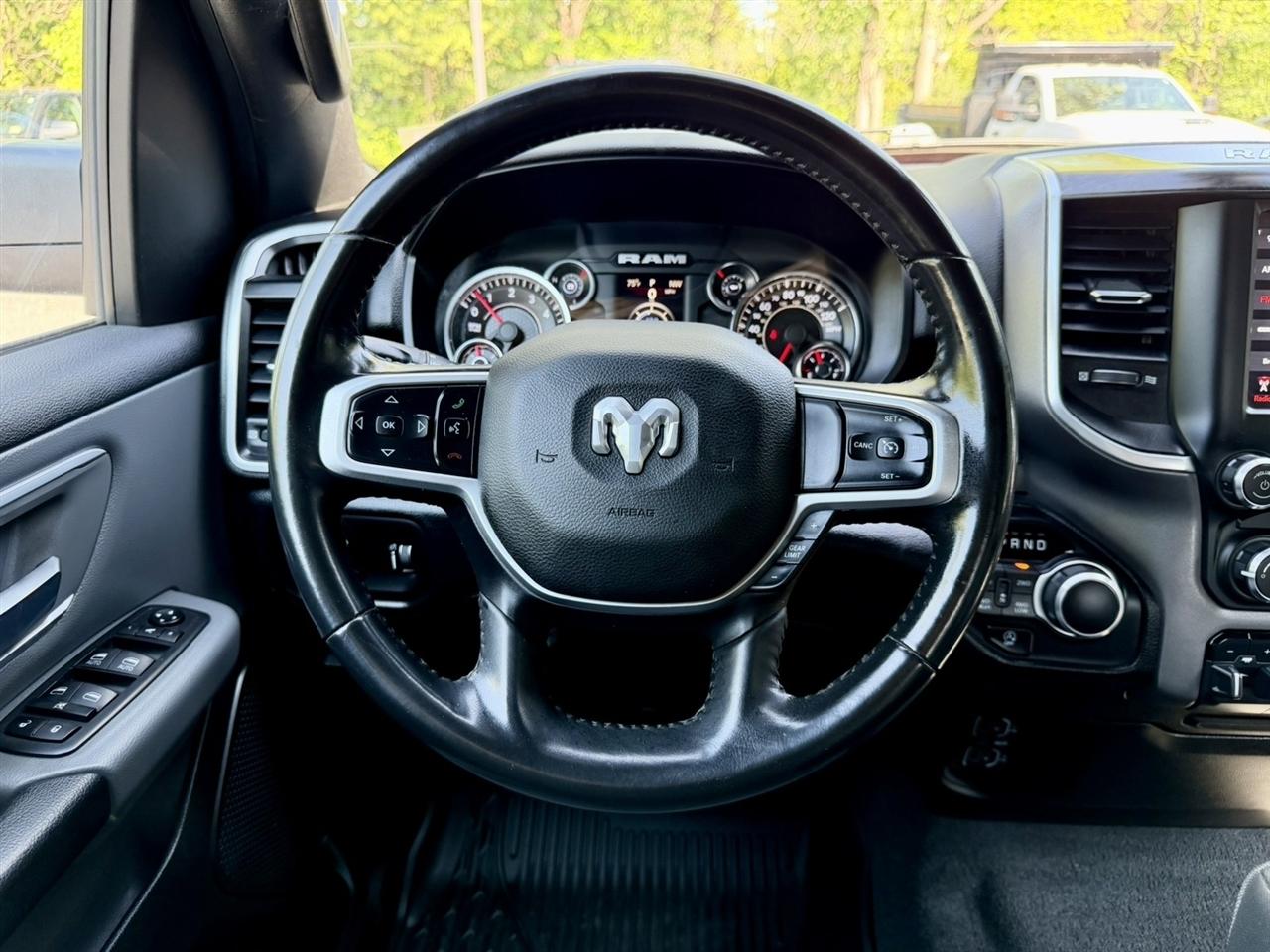 RAM 1500 Big Horn 4x4 Quad Cab 6'4" Box 2021