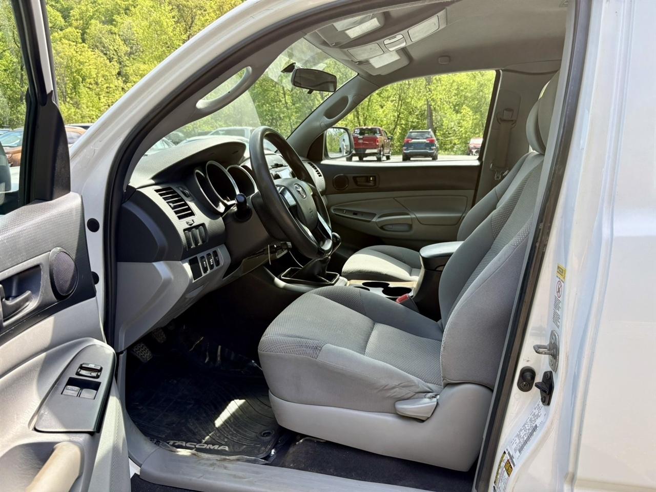 Toyota Tacoma 4WD Access Cab I4 MT (Natl) 2012