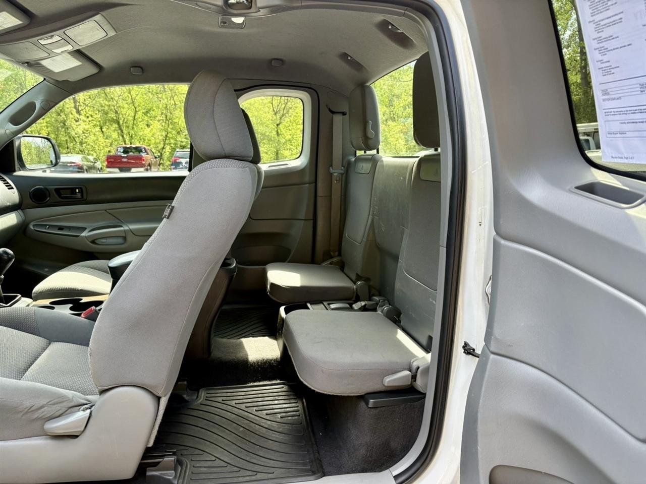 Toyota Tacoma 4WD Access Cab I4 MT (Natl) 2012
