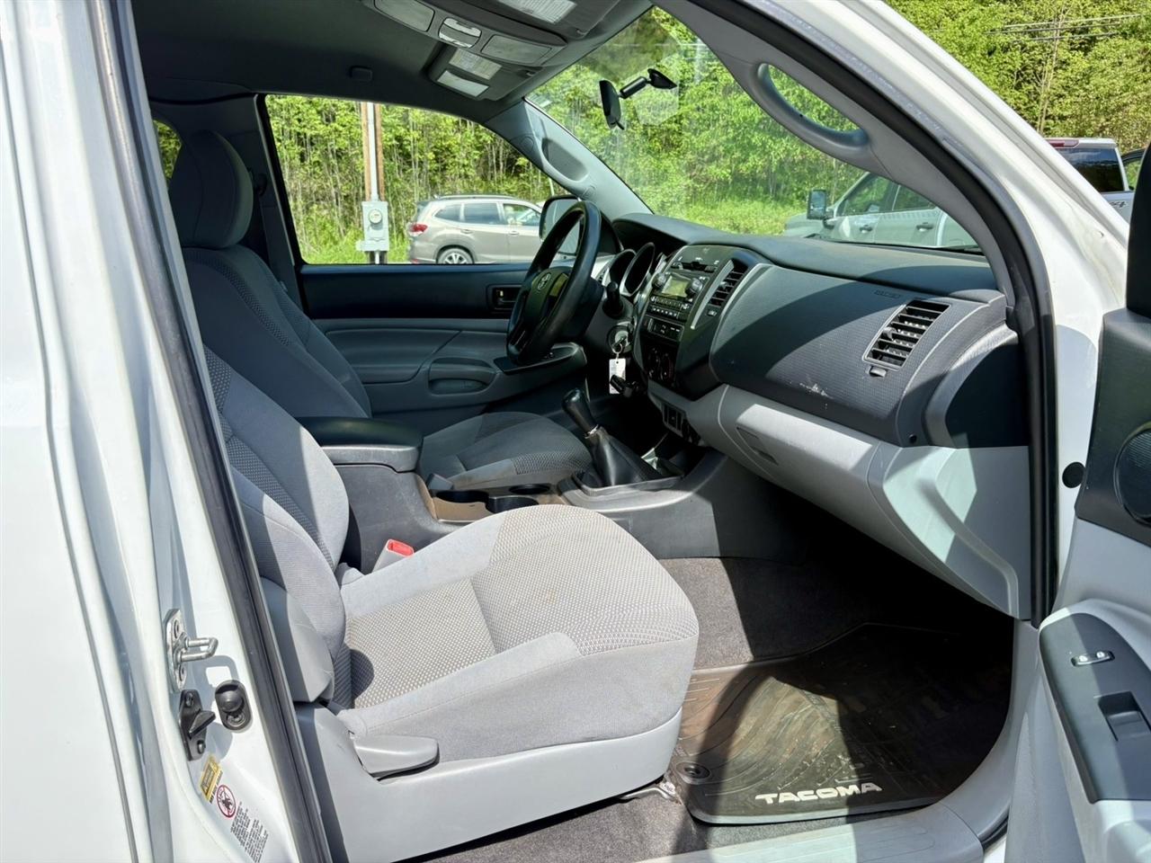 Toyota Tacoma 4WD Access Cab I4 MT (Natl) 2012