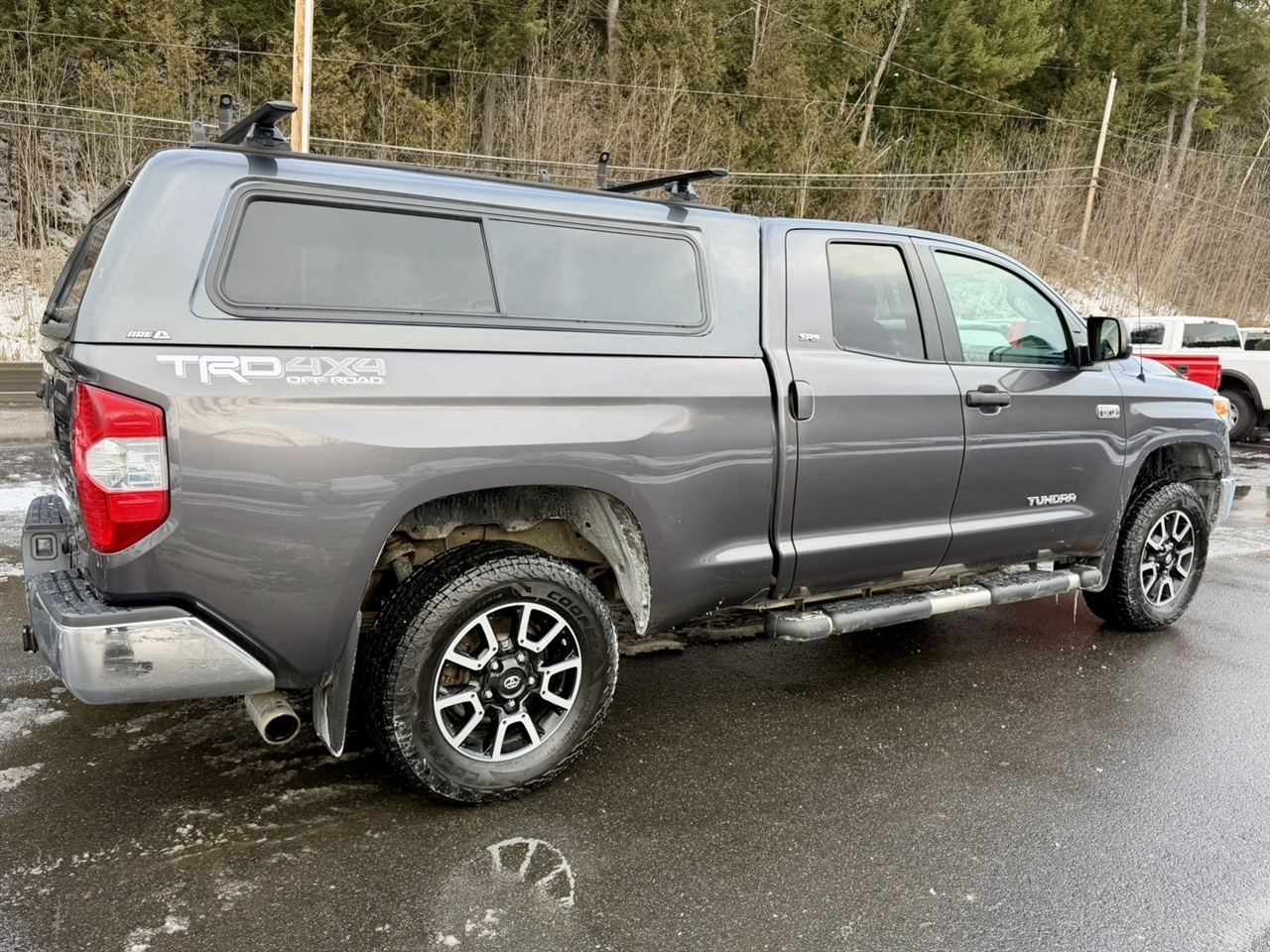 Toyota Tundra SR5 5.7L V8 Double Cab 4WD 2017