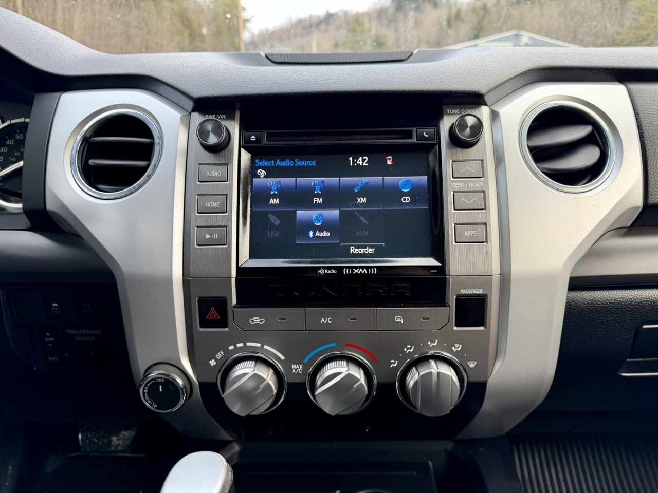 Toyota Tundra SR5 5.7L V8 Double Cab 4WD 2017