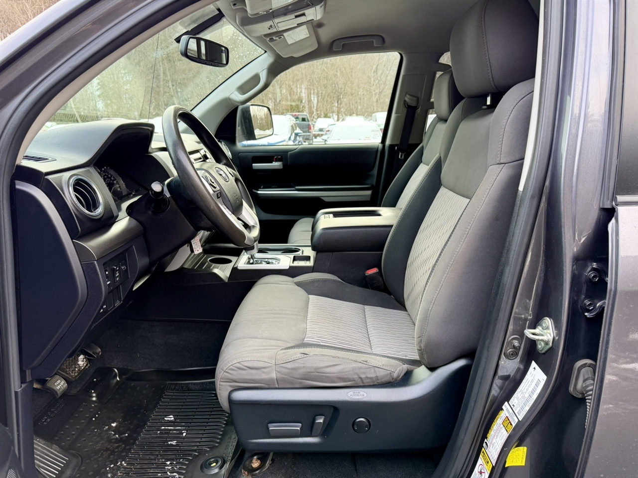 Toyota Tundra SR5 5.7L V8 Double Cab 4WD 2017