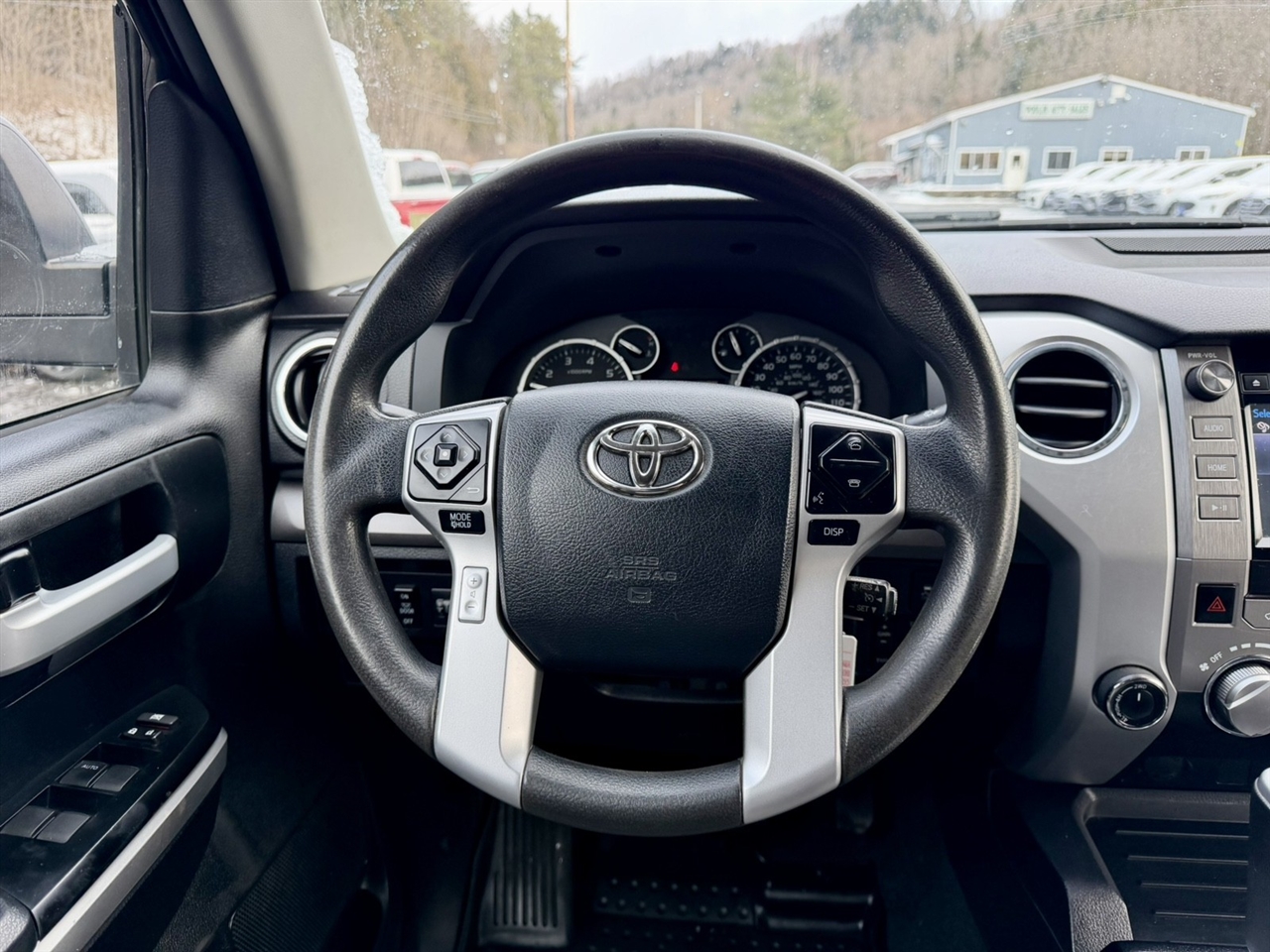 Toyota Tundra SR5 5.7L V8 Double Cab 4WD 2017