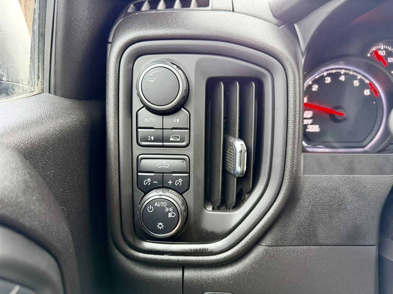 Chevrolet Silverado 1500 Custom Crew Cab Long Box 4WD 2021