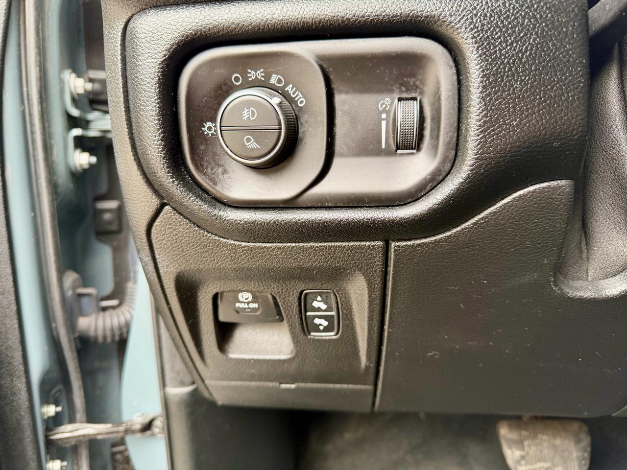 RAM 1500 Big Horn Crew Cab SWB 4WD 2021