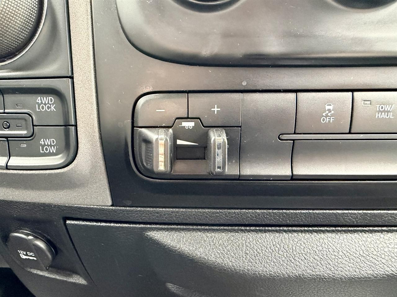 RAM 1500 Tradesman Quad Cab 4WD 2017