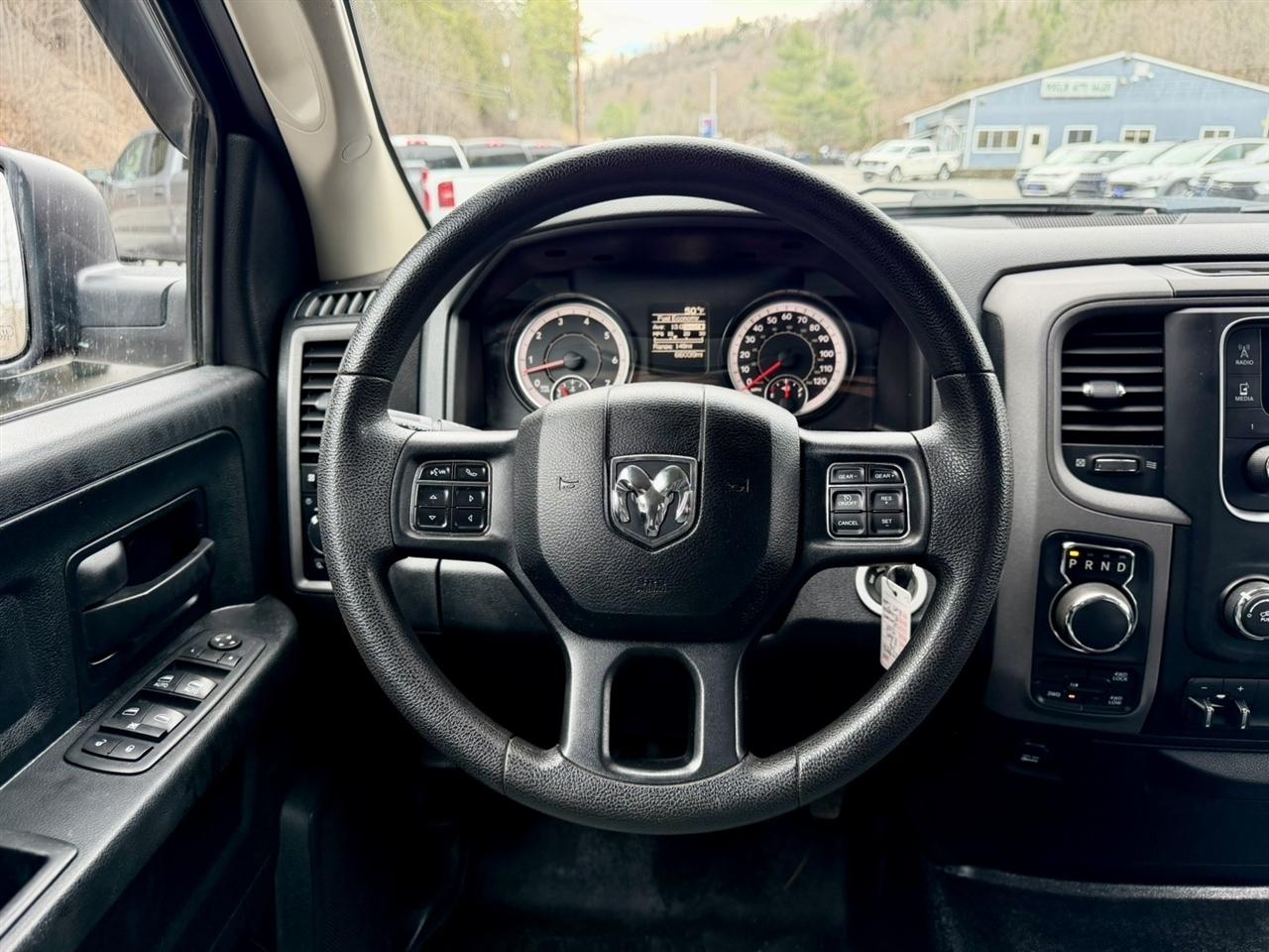 RAM 1500 Tradesman Quad Cab 4WD 2017