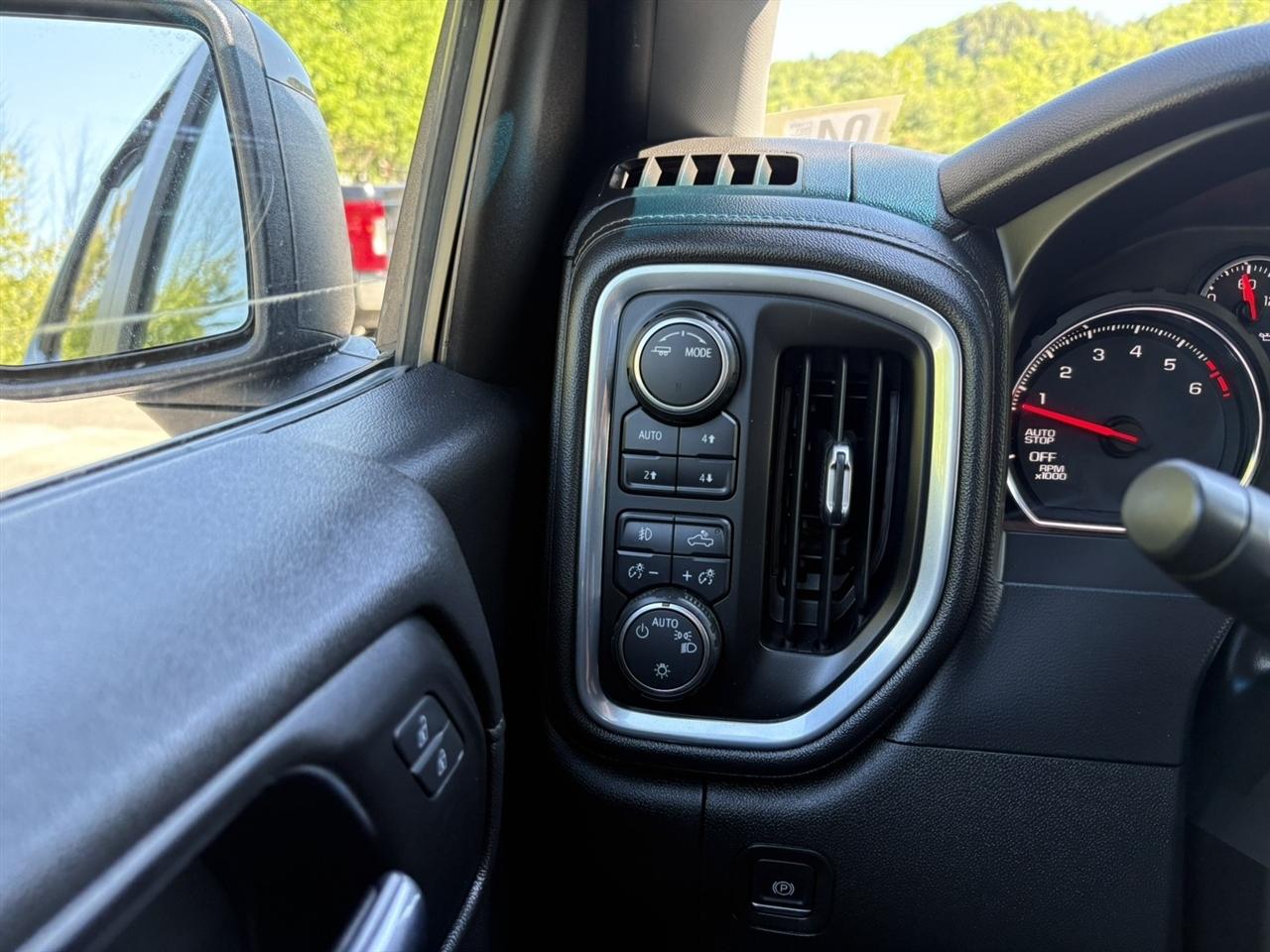 Chevrolet Silverado 1500 4WD Crew Cab 147" LT Trail Boss 2021