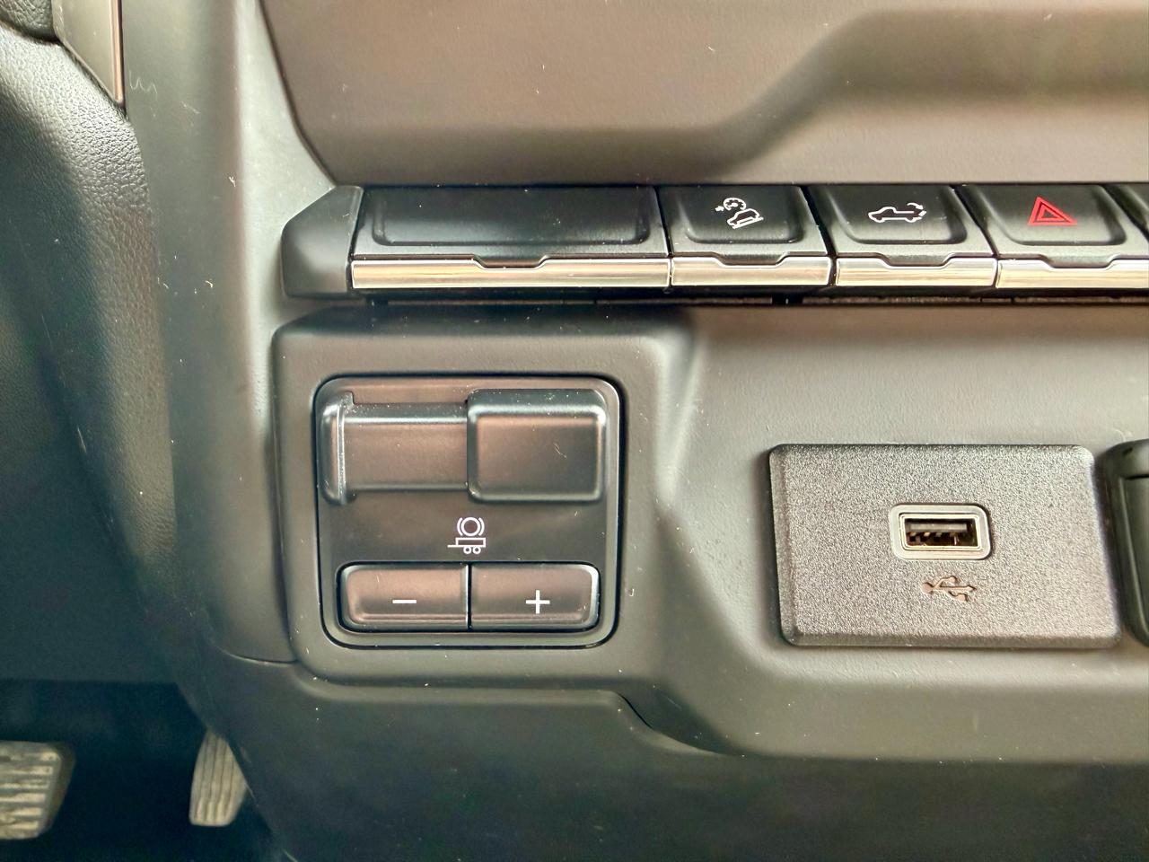 Chevrolet Silverado 1500 Custom Trail Boss Double Cab 4WD 2020