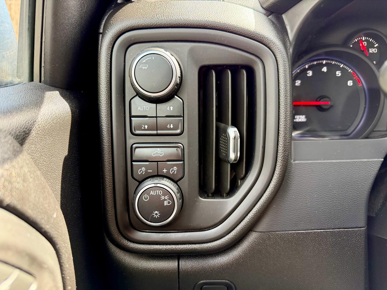 Chevrolet Silverado 1500 Custom Trail Boss Double Cab 4WD 2020