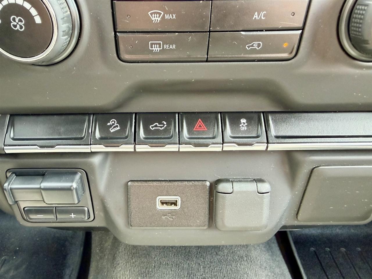 Chevrolet Silverado 1500 Custom Trail Boss Double Cab 4WD 2020