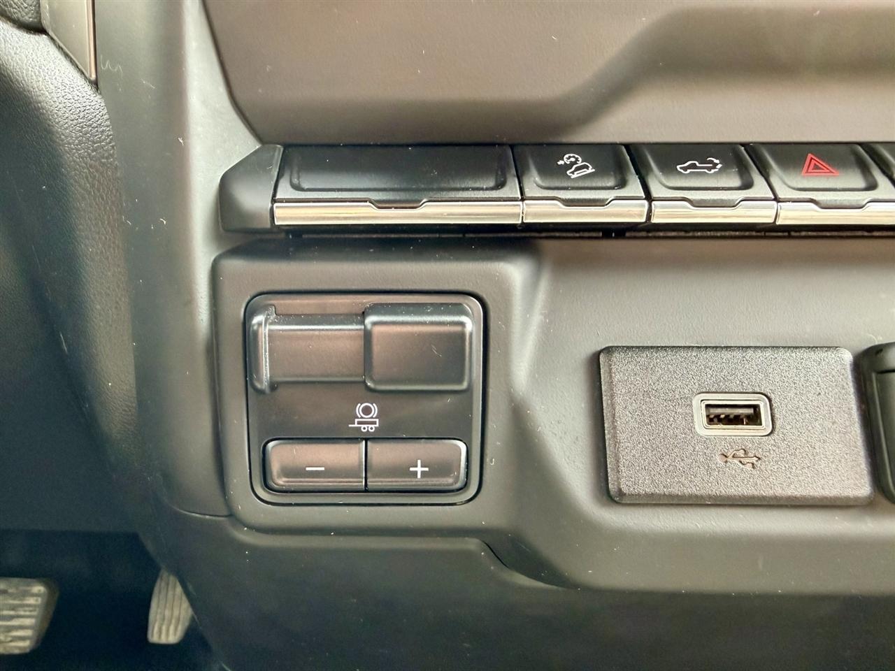 Chevrolet Silverado 1500 Custom Trail Boss Double Cab 4WD 2020