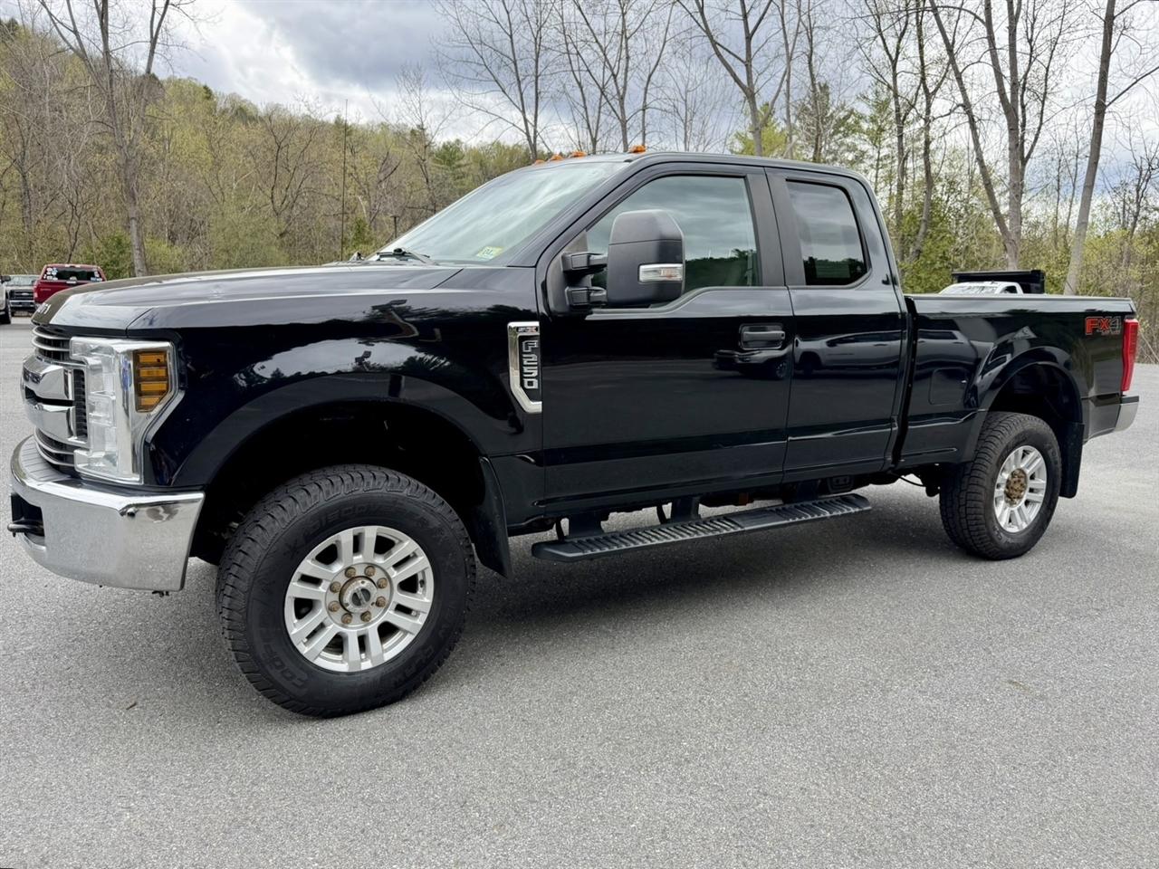 Ford F-250 SD XL 4WD SuperCab 8' Box 2018