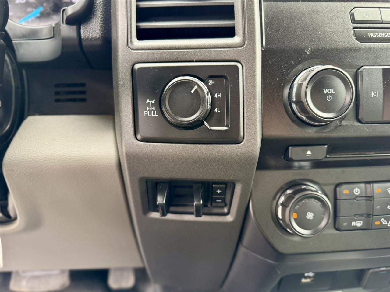 Ford F-250 SD XL 4WD SuperCab 8' Box 2018