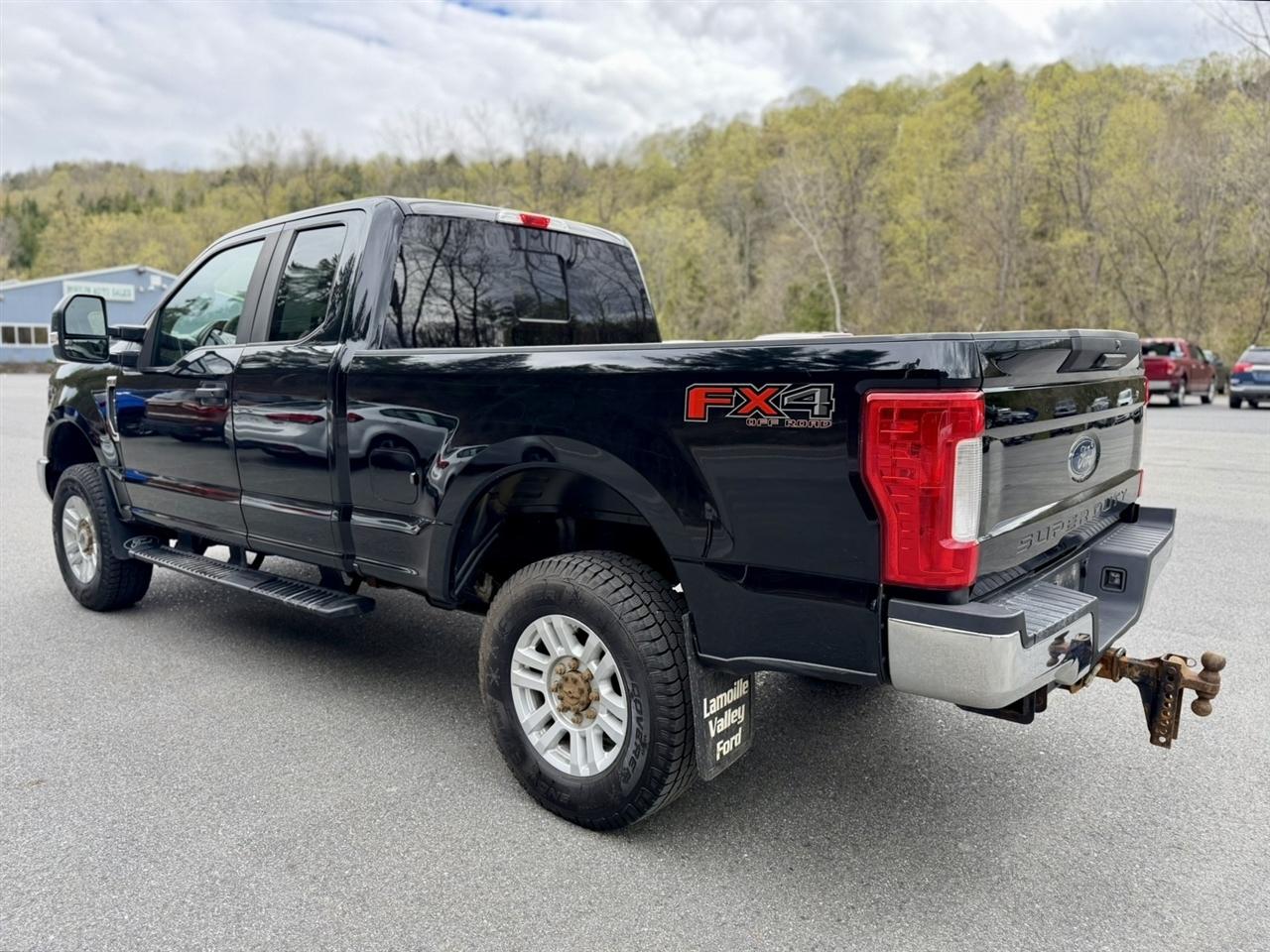 Ford F-250 SD XL 4WD SuperCab 8' Box 2018