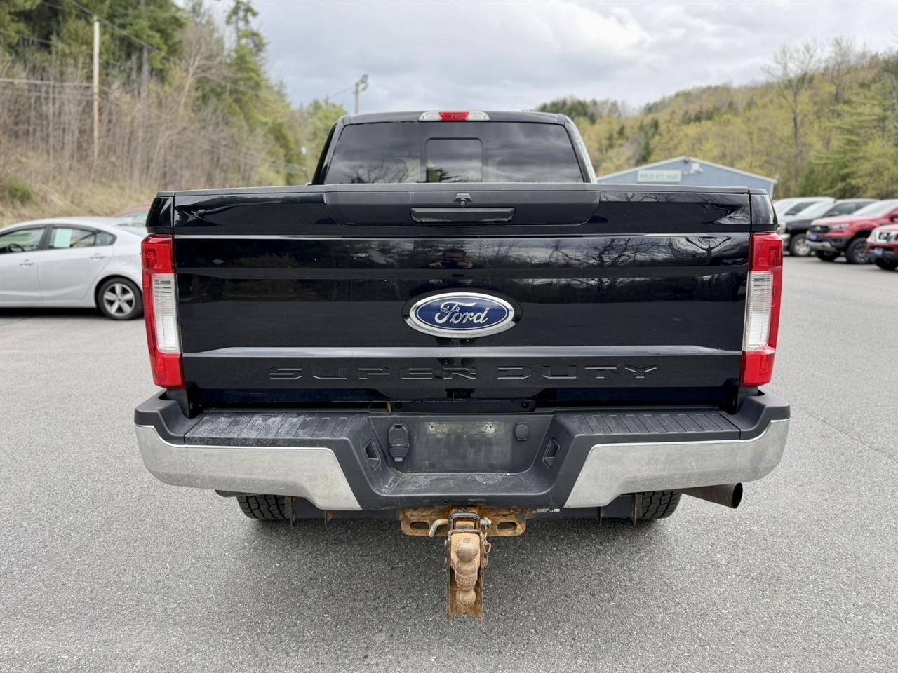 Ford F-250 SD XL 4WD SuperCab 8' Box 2018
