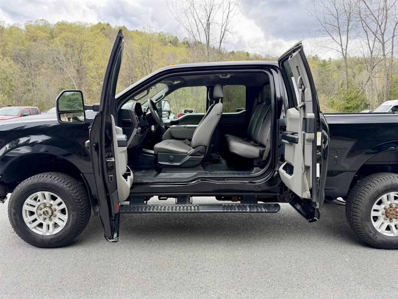 Ford F-250 SD XL 4WD SuperCab 8' Box 2018