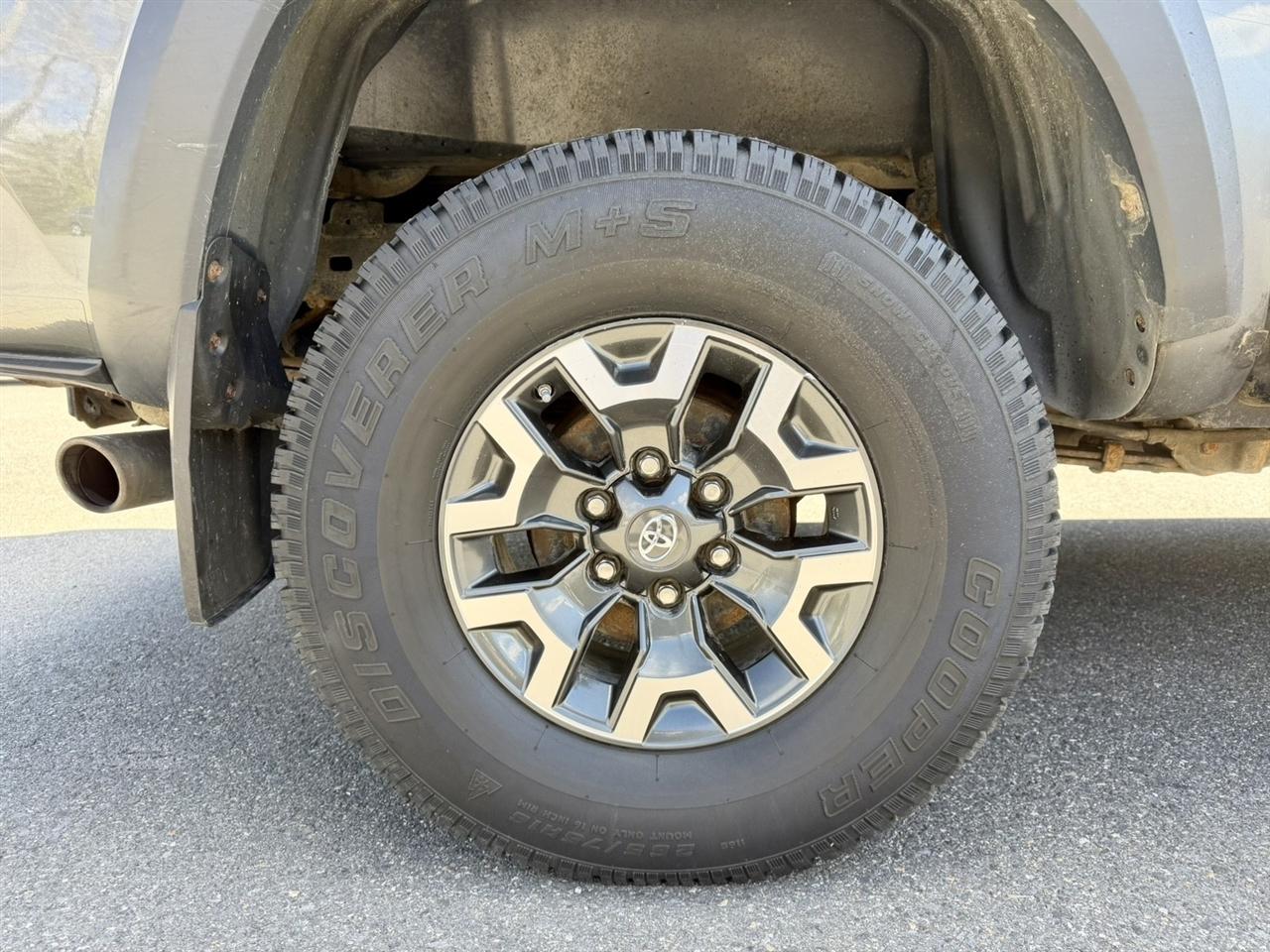 Toyota Tacoma TRD Off Road Double Cab 5' Bed V6 4x4 AT (Natl) 2018