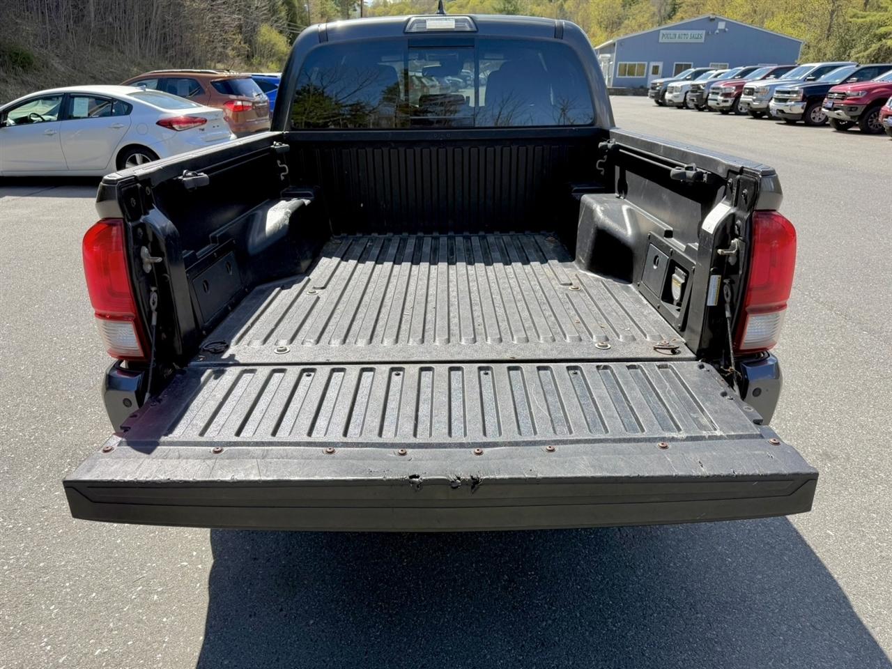 Toyota Tacoma TRD Off Road Double Cab 5' Bed V6 4x4 AT (Natl) 2018