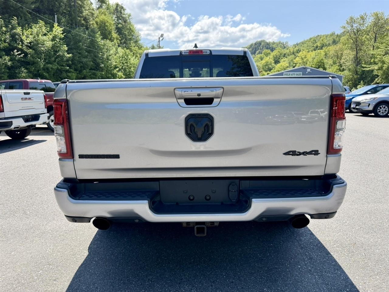 RAM 1500 Big Horn 4x4 Quad Cab 6'4" Box 2021