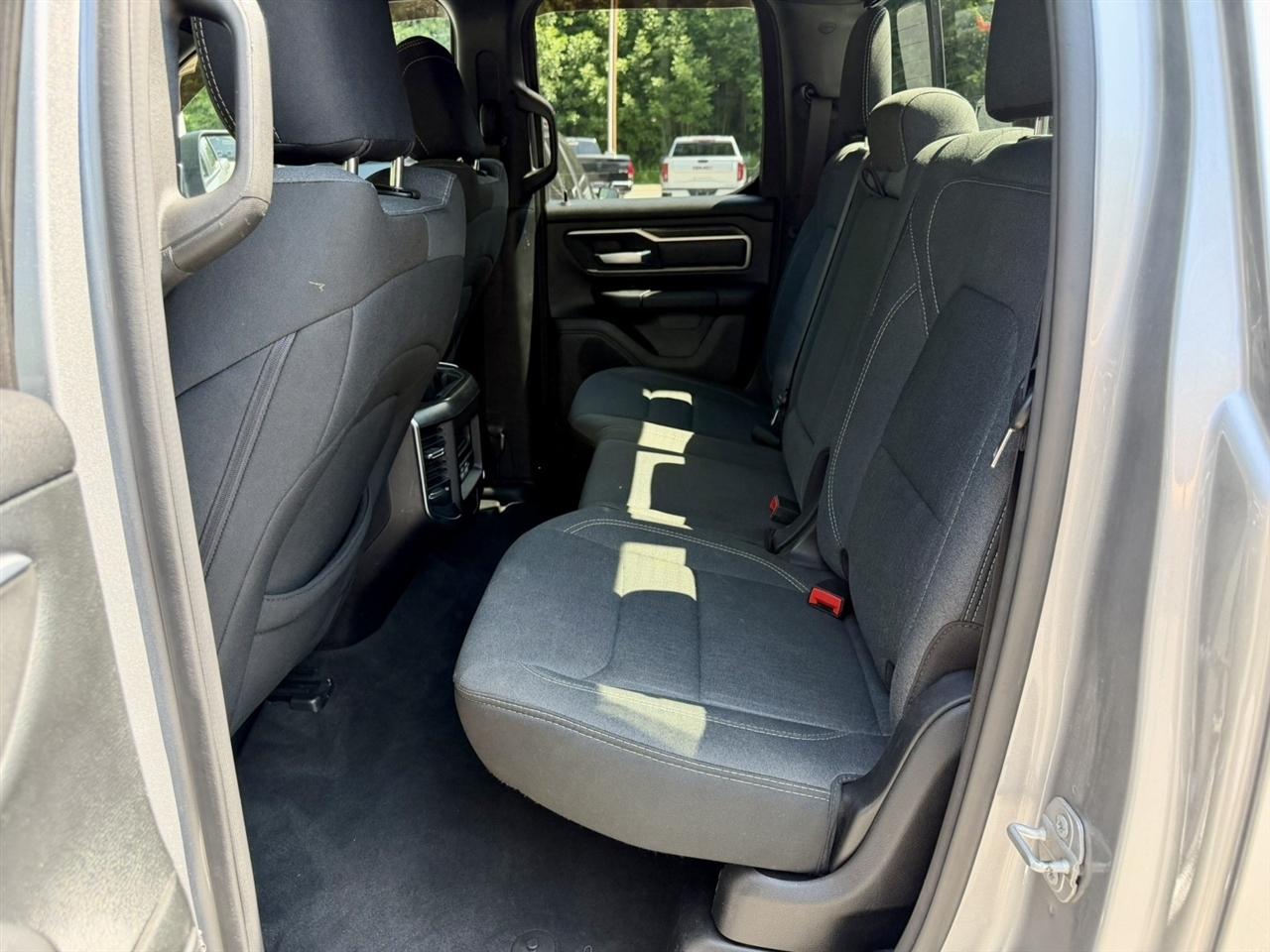 RAM 1500 Big Horn 4x4 Quad Cab 6'4" Box 2021