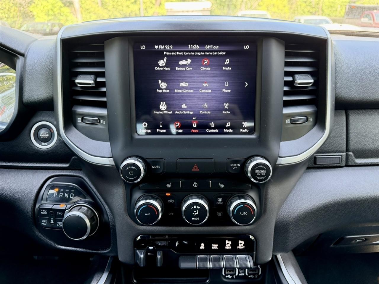 RAM 1500 Big Horn 4x4 Quad Cab 6'4" Box 2021