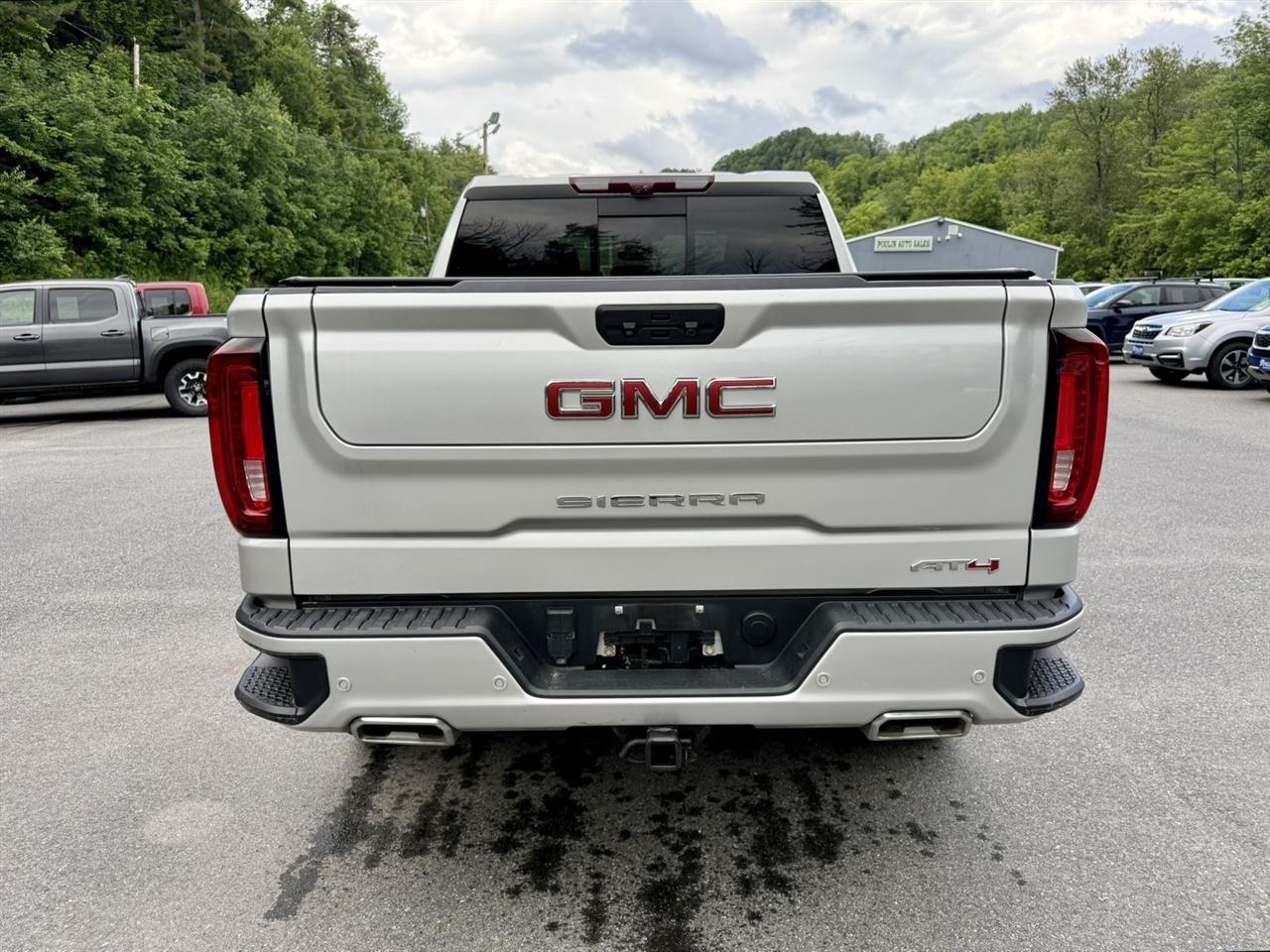 GMC Sierra 1500 4WD Crew Cab 147" AT4 2022