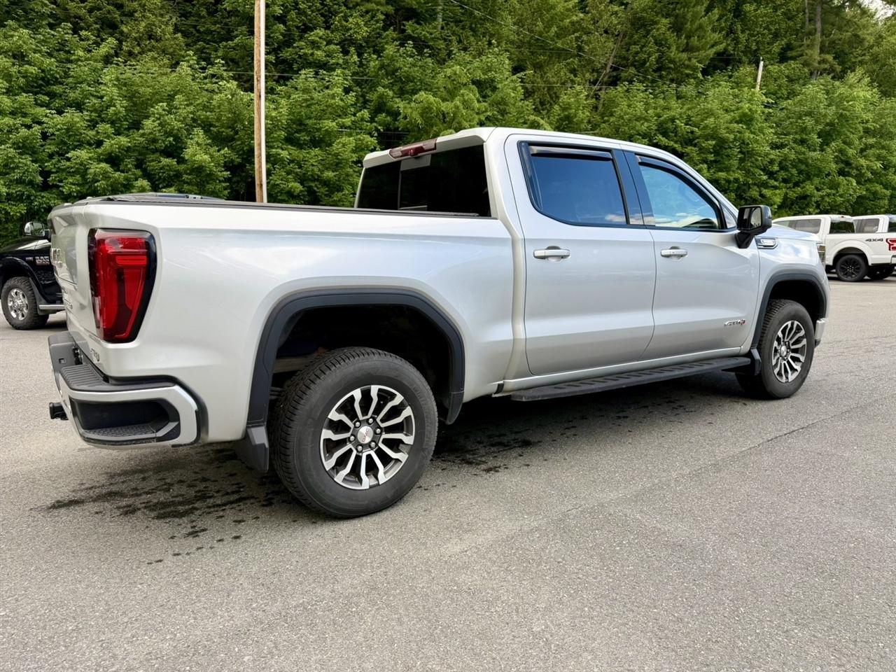 GMC Sierra 1500 4WD Crew Cab 147" AT4 2022
