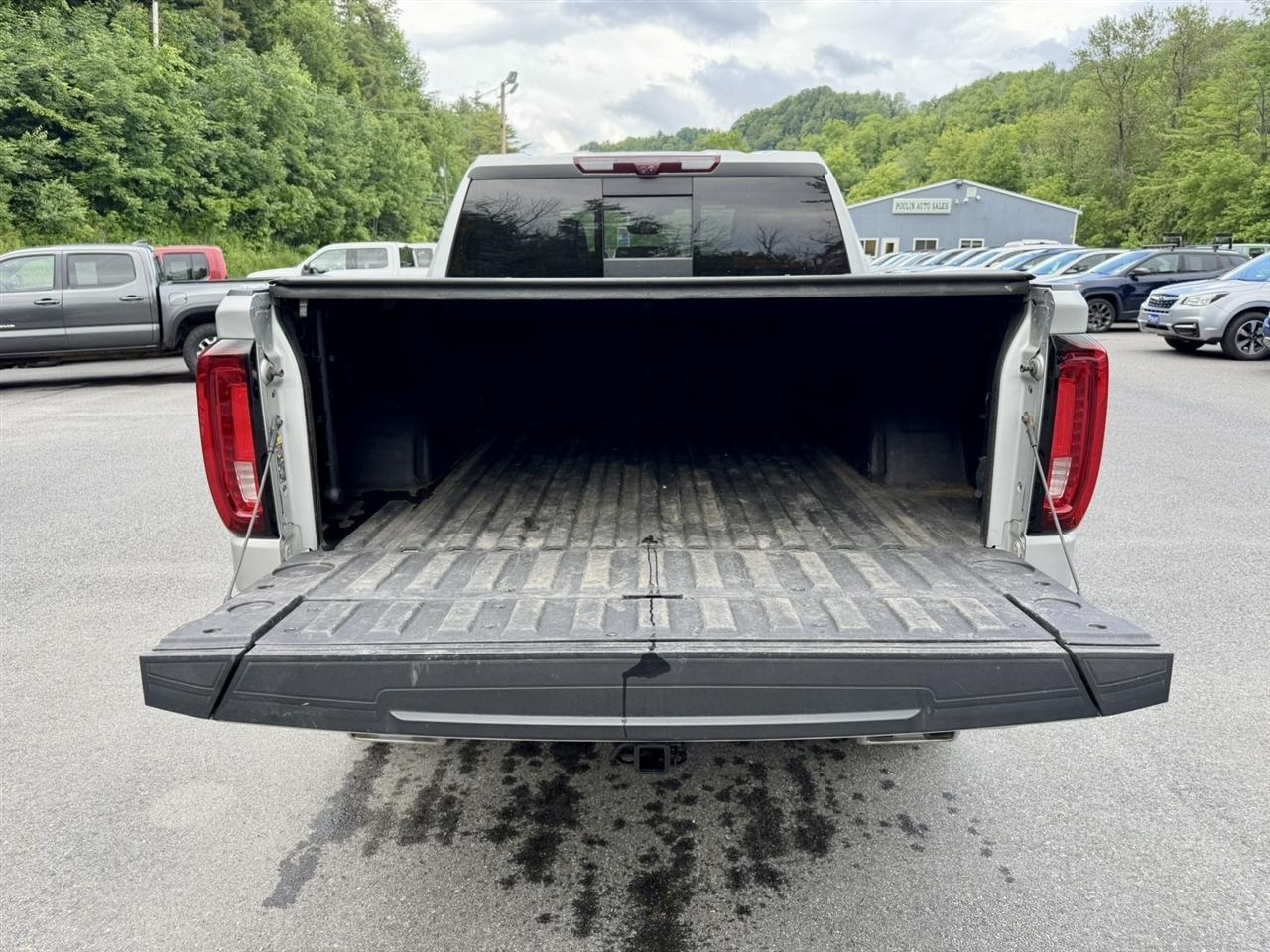 GMC Sierra 1500 4WD Crew Cab 147" AT4 2022