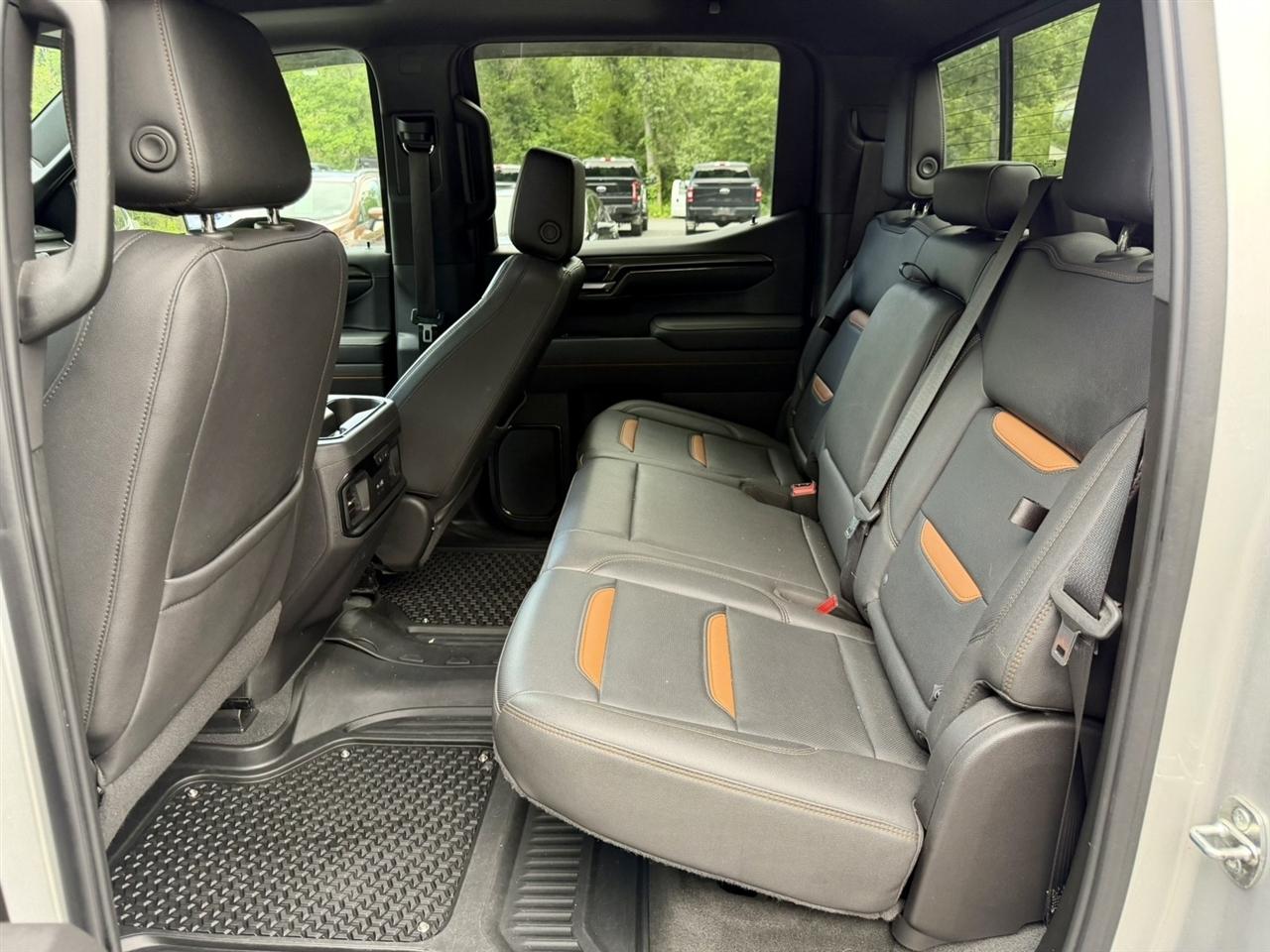 GMC Sierra 1500 4WD Crew Cab 147" AT4 2022