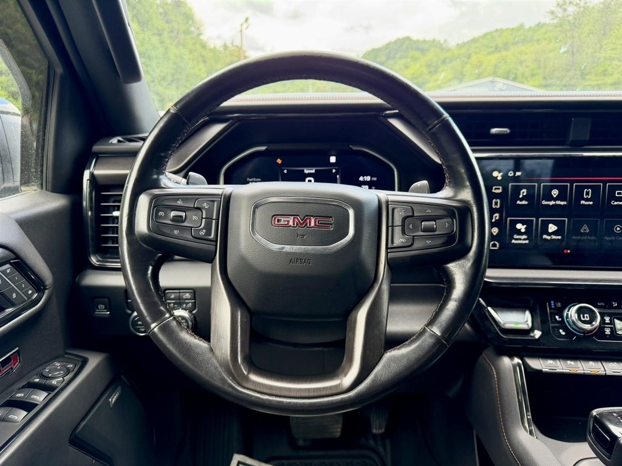 GMC Sierra 1500 4WD Crew Cab 147" AT4 2022