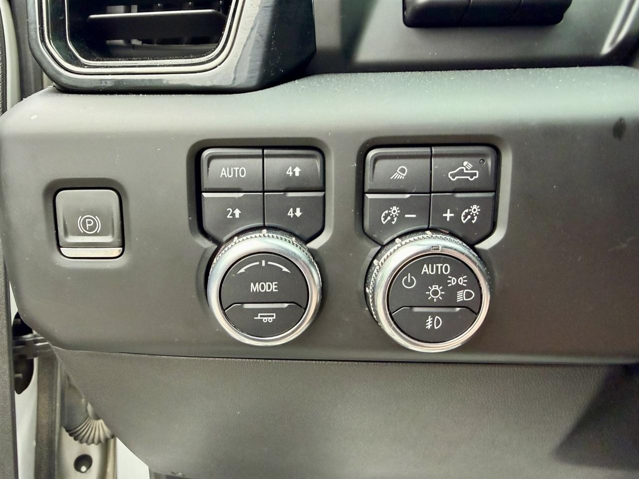 GMC Sierra 1500 4WD Crew Cab 147" AT4 2022