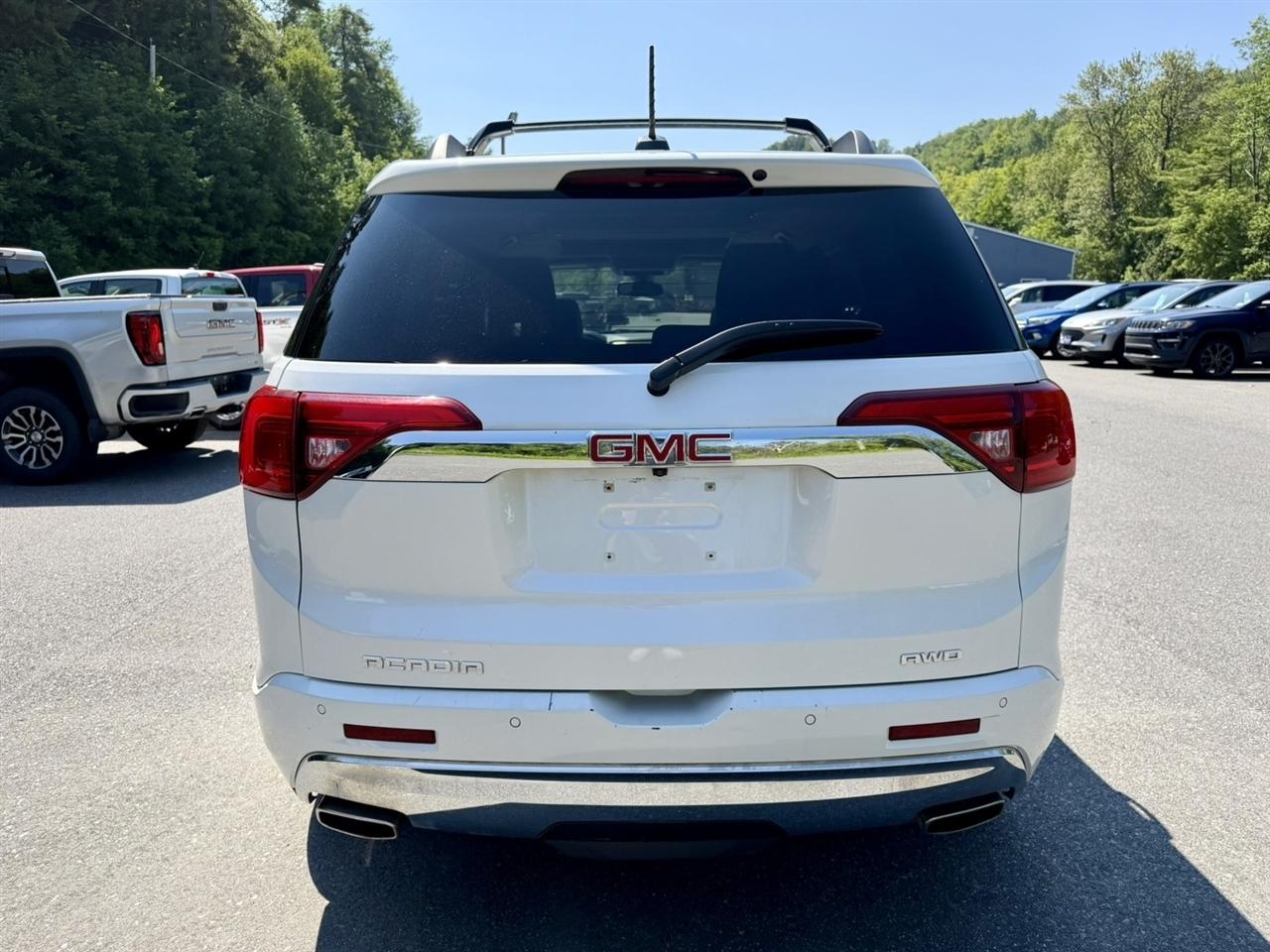 GMC Acadia AWD 4dr Denali 2017