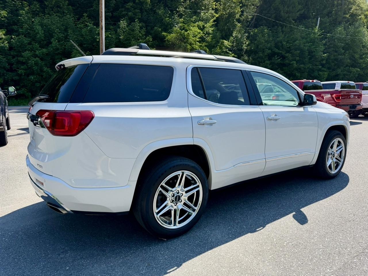 GMC Acadia AWD 4dr Denali 2017