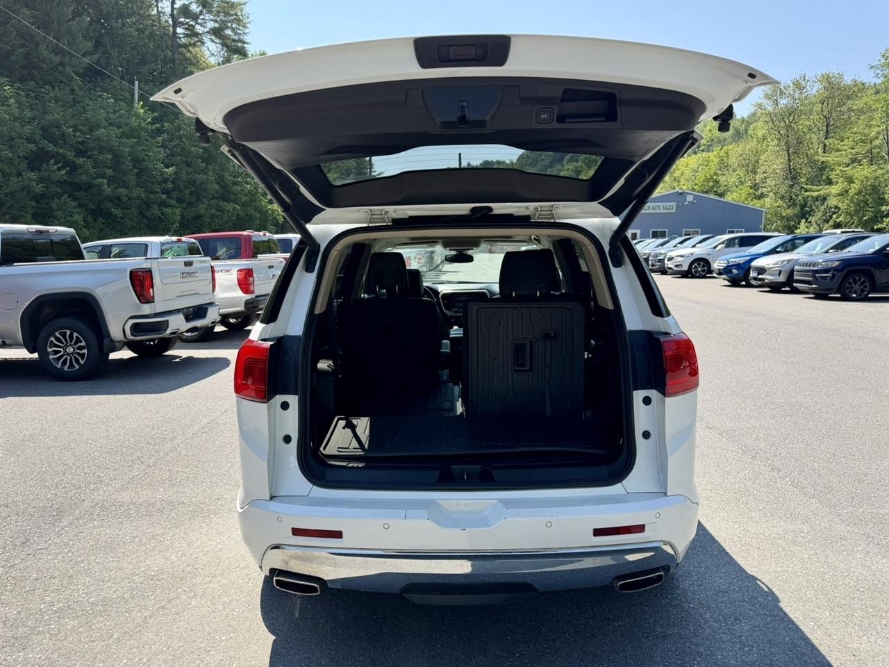 GMC Acadia AWD 4dr Denali 2017