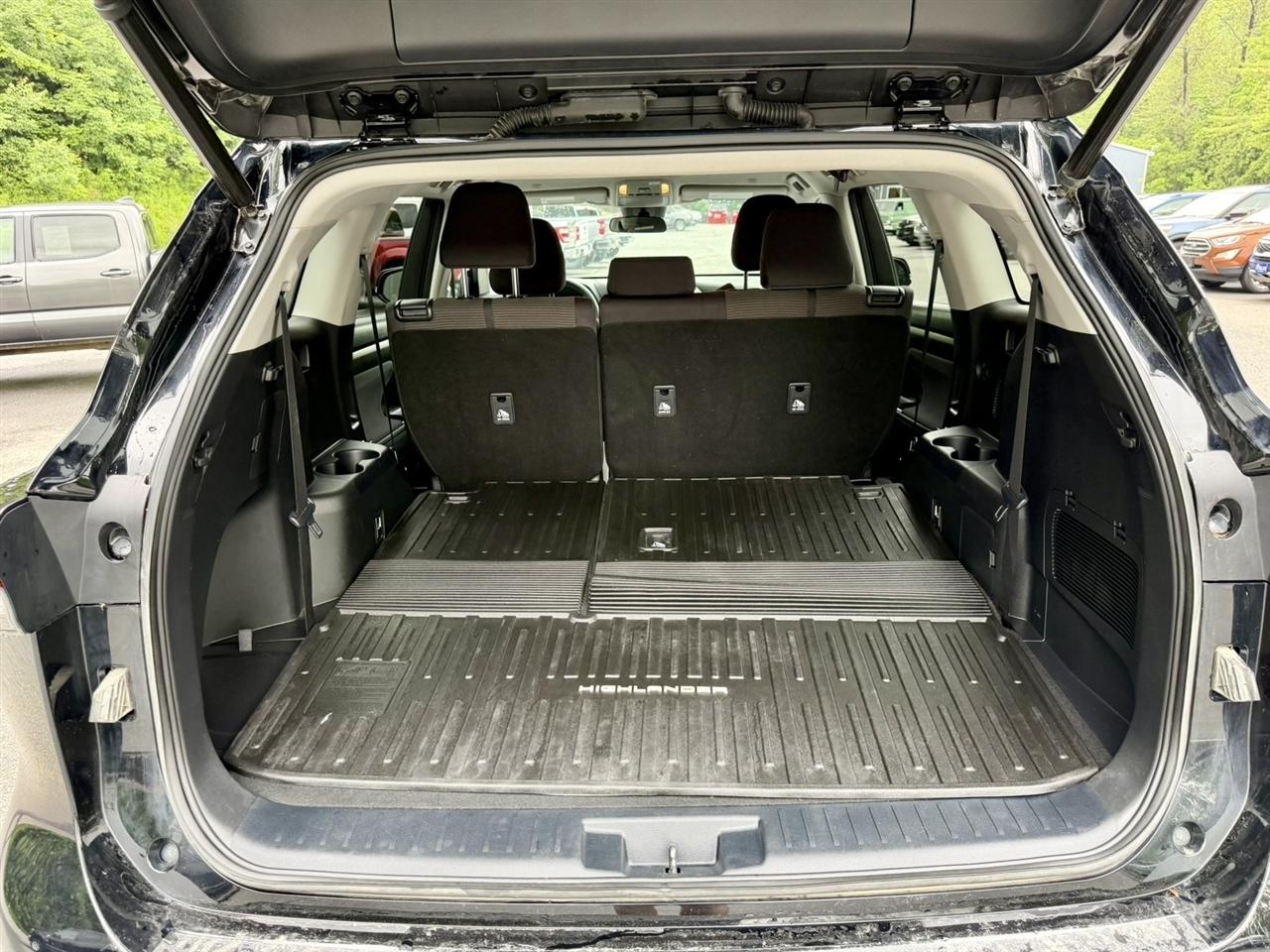 Toyota Highlander LE AWD (Natl) 2023