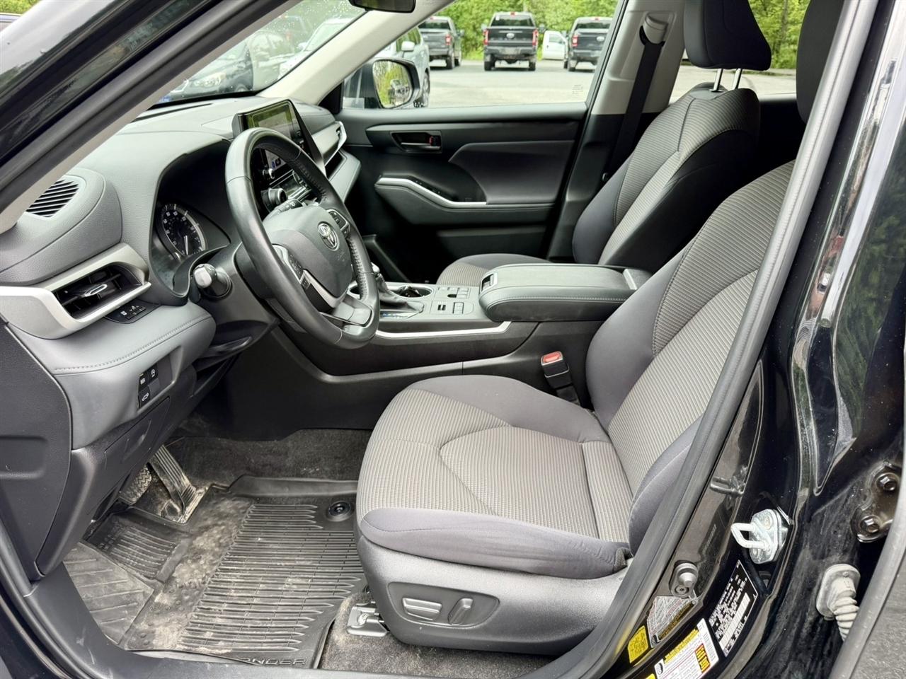 Toyota Highlander LE AWD (Natl) 2023