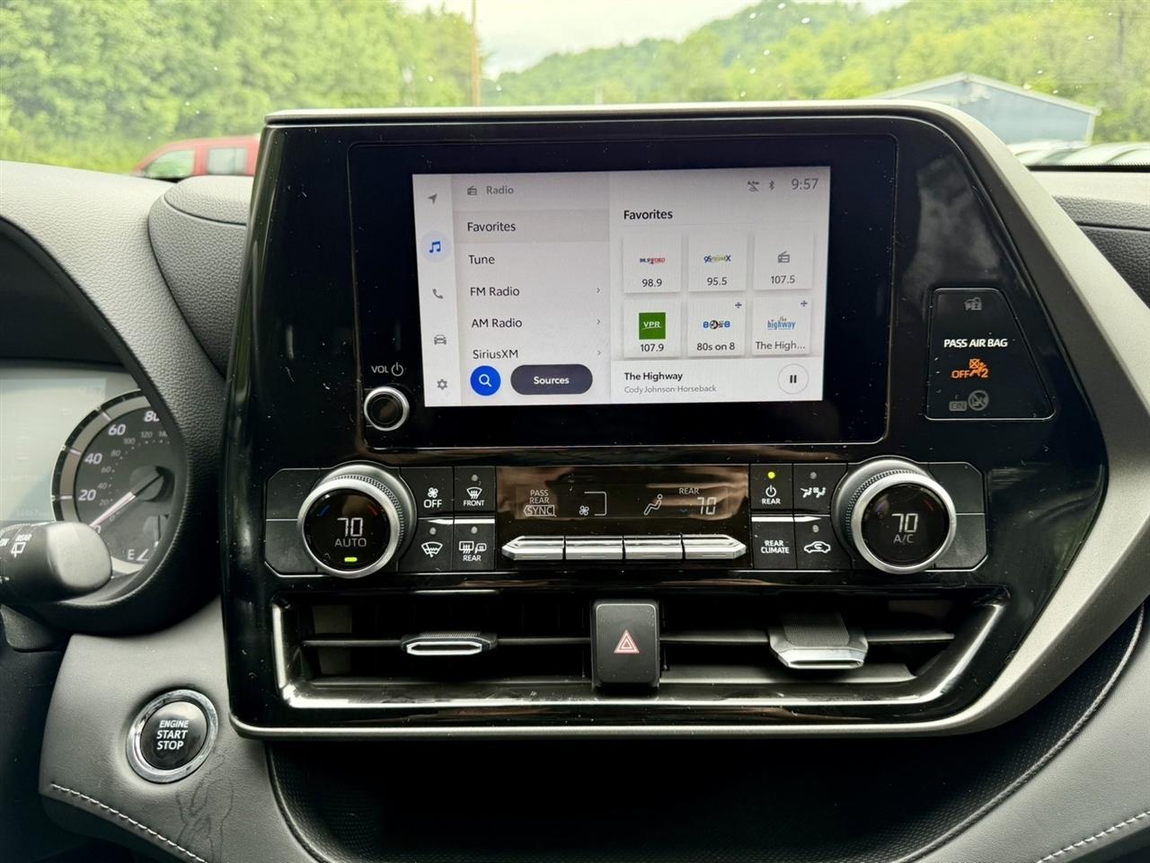Toyota Highlander LE AWD (Natl) 2023