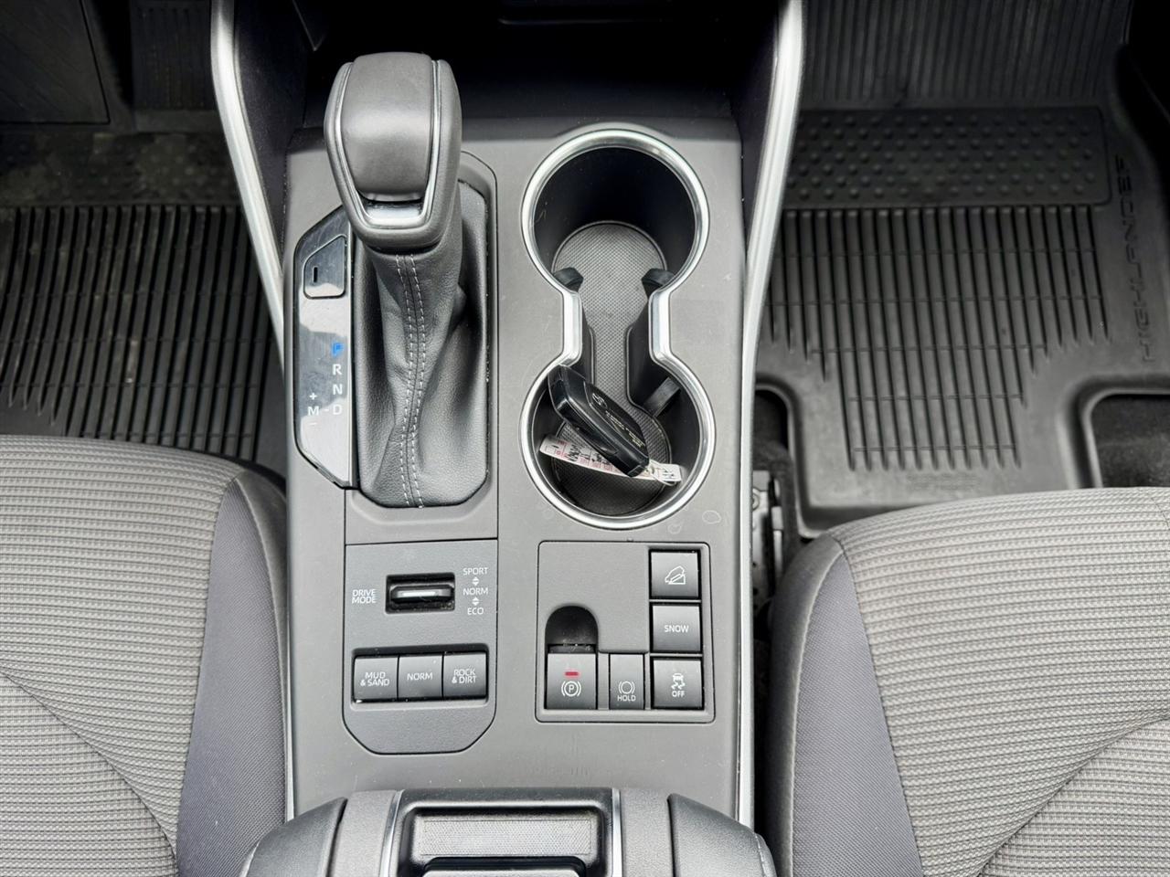 Toyota Highlander LE AWD (Natl) 2023