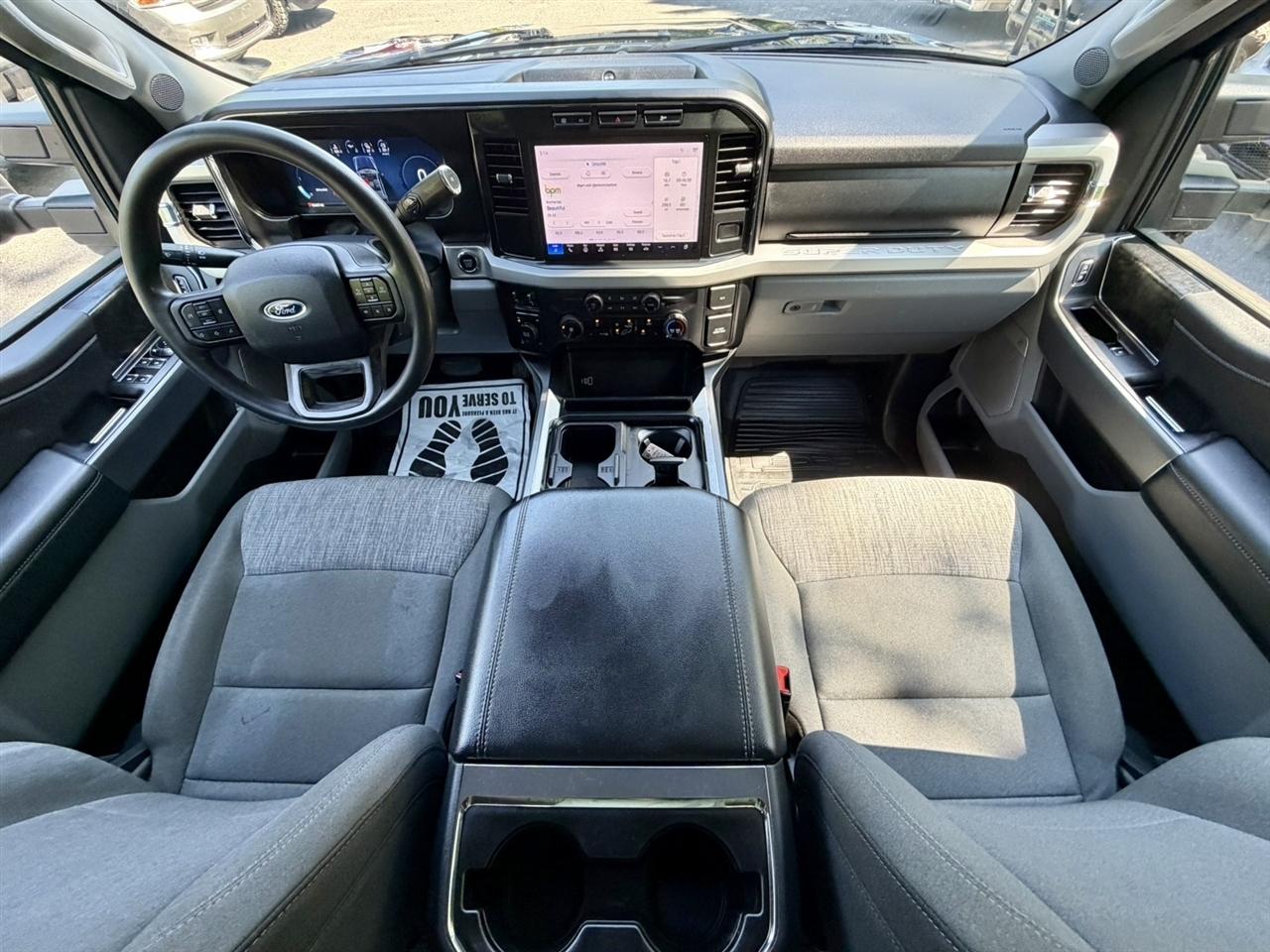 Ford Super Duty F-350 SRW XLT 4WD Crew Cab 6.75' Box 2023