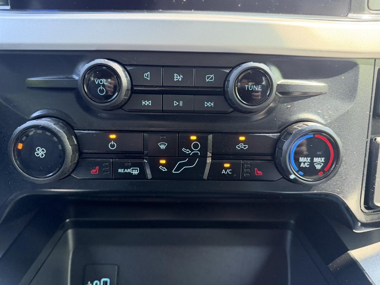 Ford Super Duty F-350 SRW XLT 4WD Crew Cab 6.75' Box 2023