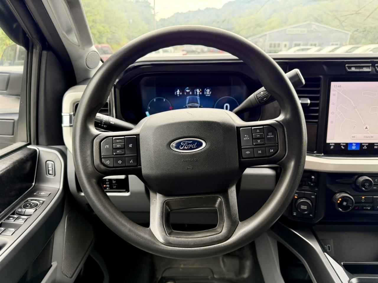 Ford Super Duty F-350 SRW XLT 4WD Crew Cab 6.75' Box 2023